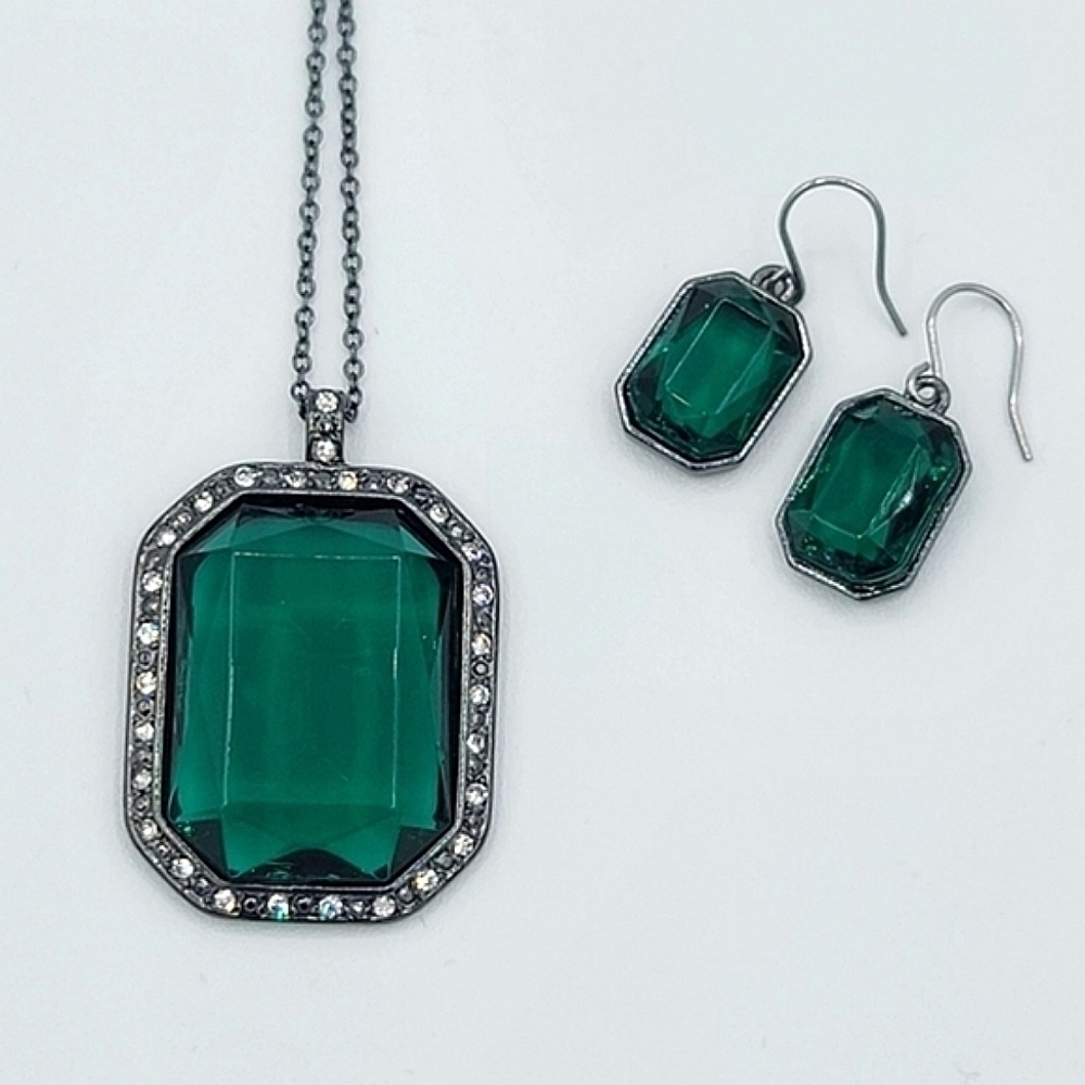 𝅺Emerald Green Jewelry Set Hematite Tone Setting Earrings & Necklace #1121